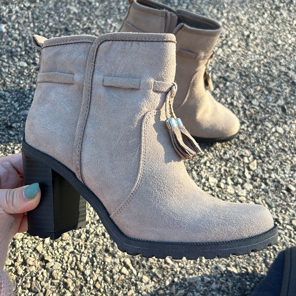 🔥NWT Jaclyn Smith heeled faux leather booties with tassel from Stitch Fix